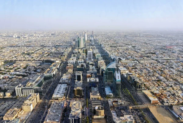 A breathtaking aerial view of Riyadh’s urban landscape, showcasing the city’s modern architecture, bustling streets, and evolving skyline. This dynamic setting highlights the growing role of experiential marketing for Gulf audiences, where immersive digital experiences, real-time data visualization, and interactive urban planning reshape engagement strategies in the region’s booming real estate and infrastructure sectors.